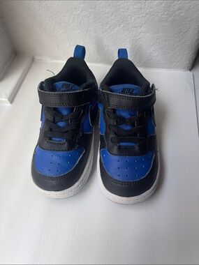 Nike Kids Black and Blue Hook-and-Loop Sneakers